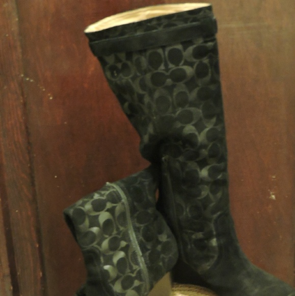 Comfortable Wedge Heel Boots - Picture 2 of 2